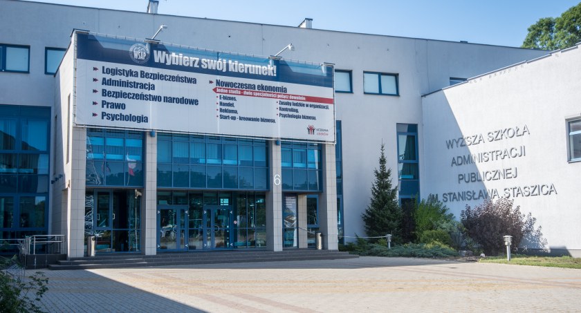 Tu miały się przenieść departamenty urzędu miejskiego i miało działać centrum obsługi inwestora. Nie ma nic