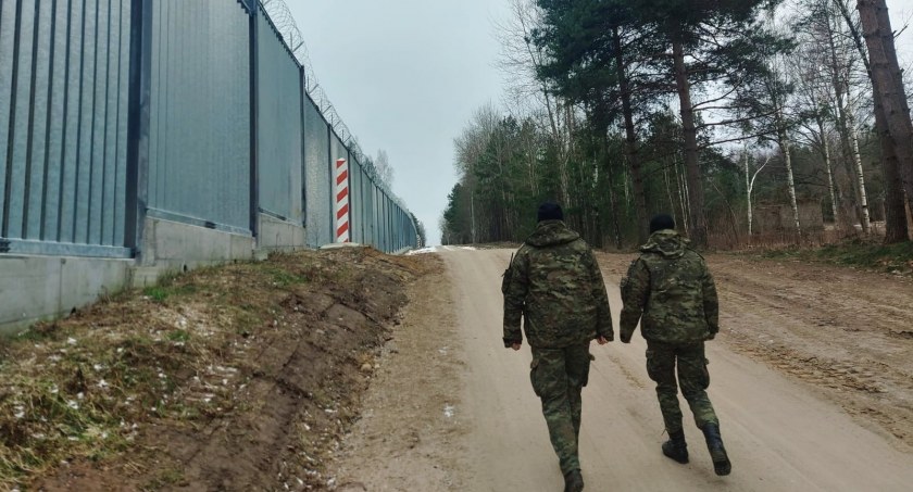W ciągu ostatniej doby Straż Graniczna zatrzymała ponad 40 cudzoziemców i 2 przemytników ludzi