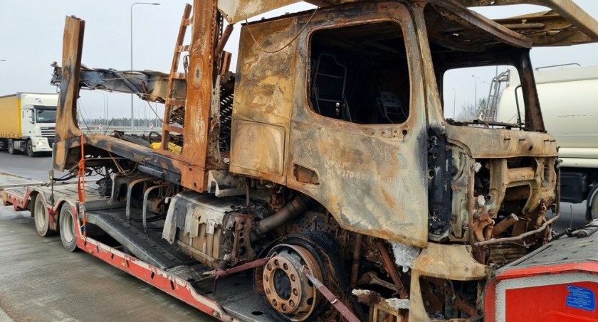 Transport spalonej ciężarówki bez zezwoleń. Będzie kara dla przewoźnika