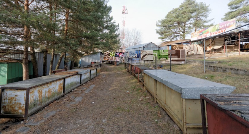 Na Kawaleryjskiej wieje pustką. Kupcy mają kłopot z utrzymaniem miejsc pracy