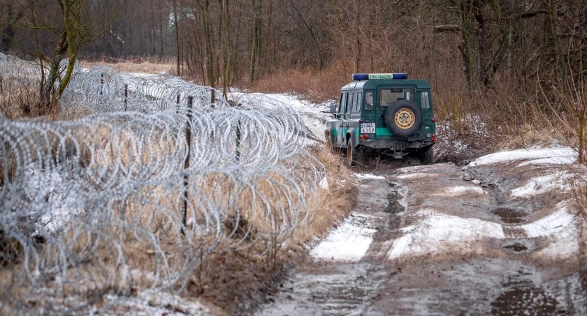Przeprowadzali nielegalnych migrantów z Białorusi do Polski. Sąd zdecydował o tymczasowym aresztowaniu dwóch Turków