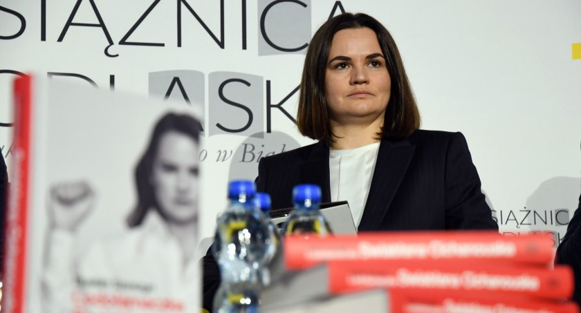 Białoruski sąd zaocznie skazał Swiatłanę Cichanouską i Pawła Łatuszkę na długie lata więzienia