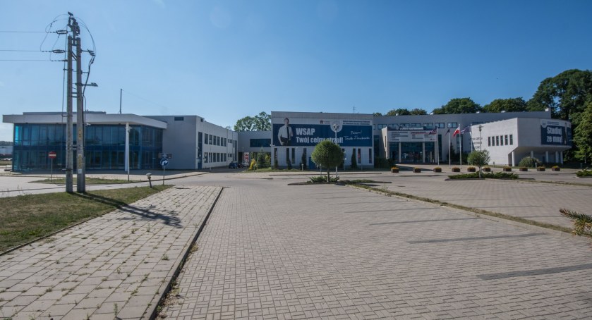 Już dwa lata trwa opracowywanie koncepcji przebudowy i ocena stanu budynku kupionego za ponad 18 mln złotych