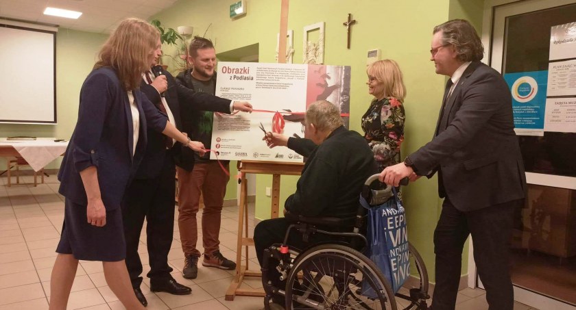 Zdjęcia znanego fotografa umilają pobyt mieszkańcom DPS