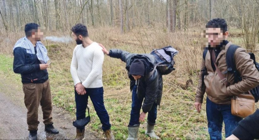 Aż 7 kurierów zatrzymano pod granicą. I do tego prawie setkę nielegalnych migrantów