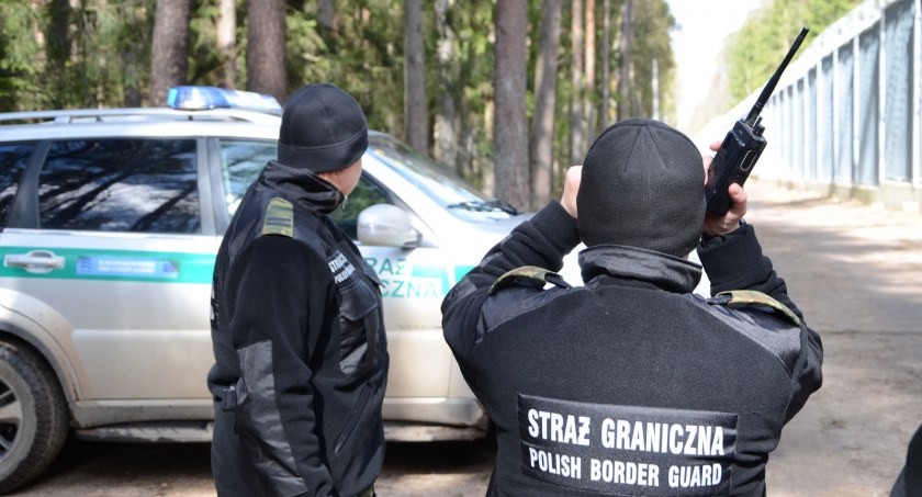 Największe grupy migrantów z Białorusi przedzierały się do Polski w okolicach Mielnika i Narewki