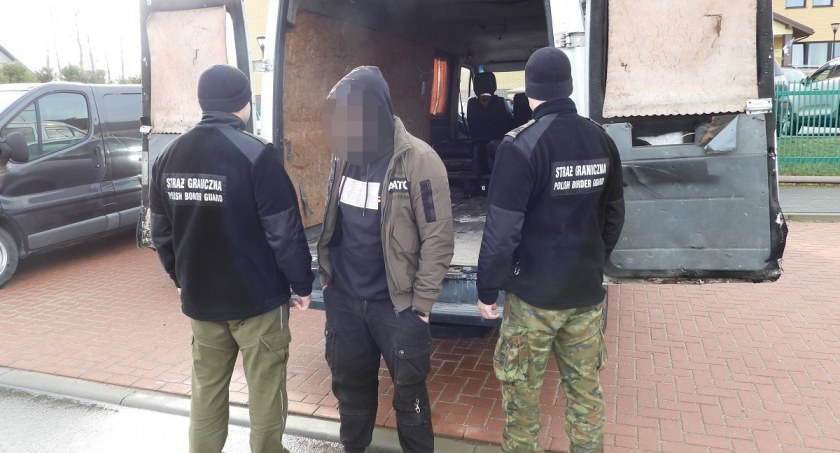 W województwie podlaskim Straż Graniczna zatrzymała 105 nielegalnych migrantów, w Warszawie organizatora przemytu