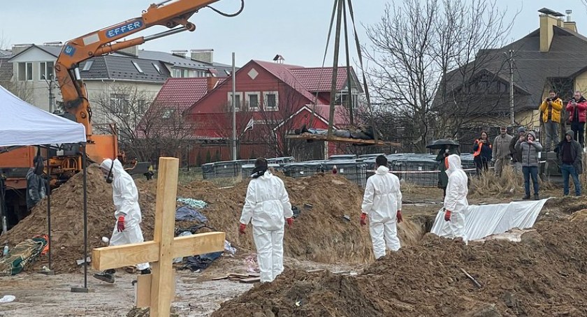 Po roku wciąż nie udało się zidentyfikować niezidentyfikowanych ciał ofiar z Buczy
