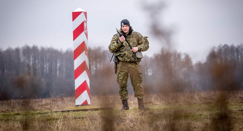 Dwóch kurierów i trzech przewodników zatrzymanych, a 31 nielegalnych migrantów powstrzymanych przed wdarciem się do Polski