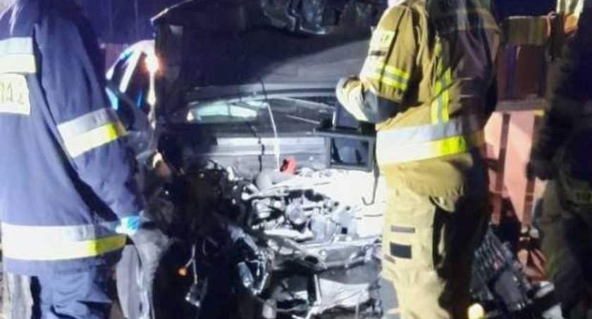 Przewoził migrantów, rozbił auto. Padł strzał