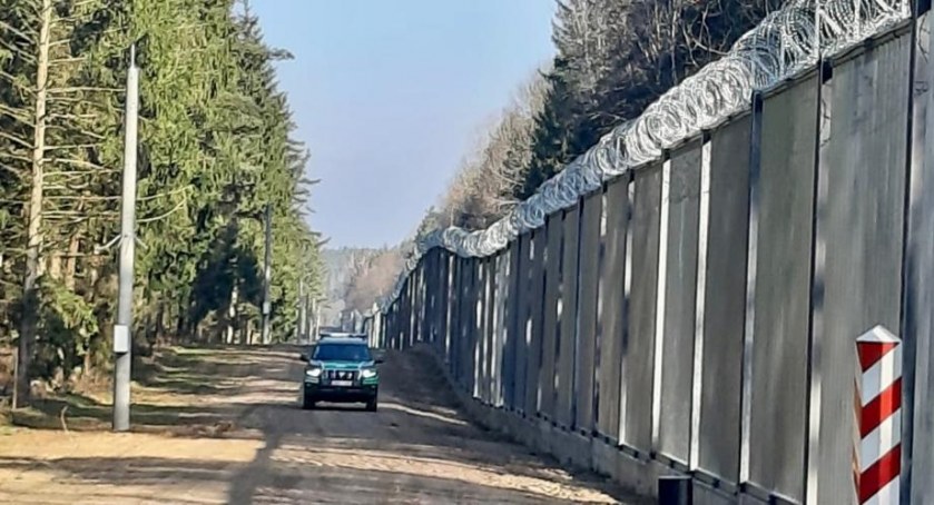 Cały czas na granicy polsko – białoruskiej zatrzymywani są nielegalni migranci i przemytnicy ludzi