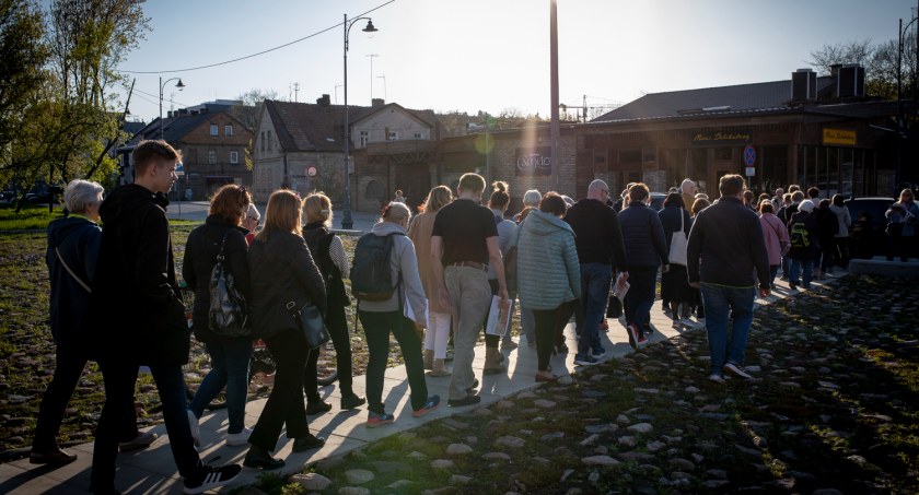 Uchodźcy mieszkający w Białymstoku udadzą się dwukrotnie na spacer po mieście. Warto, aby towarzyszyli im białostoczanie