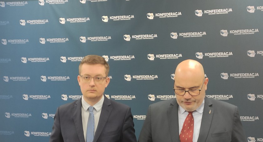 Poseł Winnicki w szpitalu - mówi się o problemach z sercem. Zrezygnował z ważnych funkcji