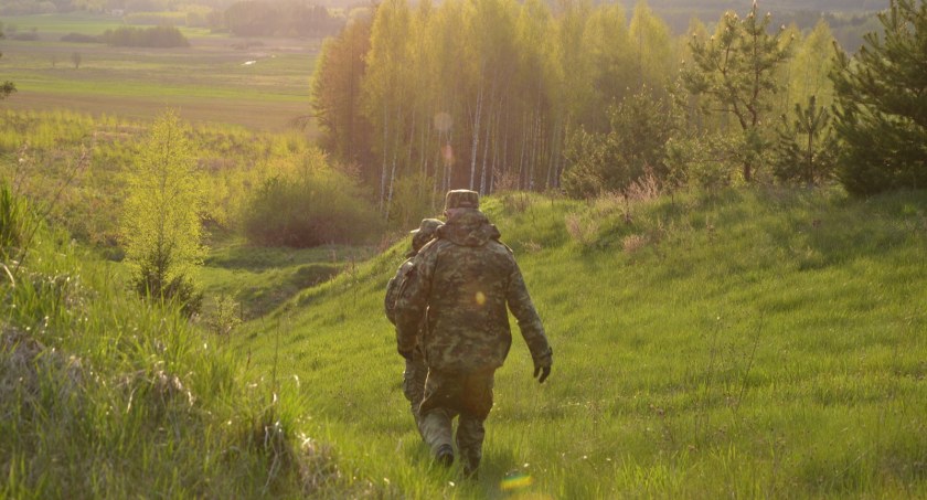 W ciągu weekendu ponad 250 cudzoziemców próbowało dostać się z Białorusi do Polski. Dziś kolejni sprawdzali którędy mogą przekroczyć granicę