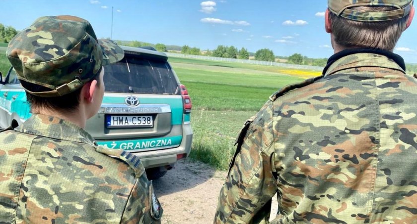 Pod granicą z Białorusią strażnicy graniczni zatrzymali ponad 50 nielegalnych migrantów. Na granicy z Rosją trwa budowa zapory