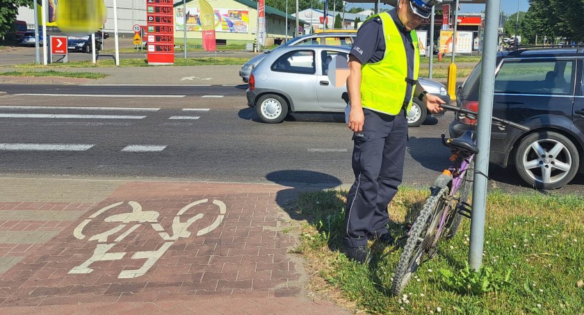 Starsza kobieta potrącona na przejeździe dla rowerzystów