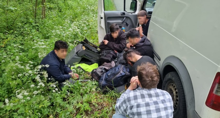 Strażnicy graniczni zatrzymali pod białoruską granicą ponad 80 nielegalnych migrantów i dwóch obywateli Czech