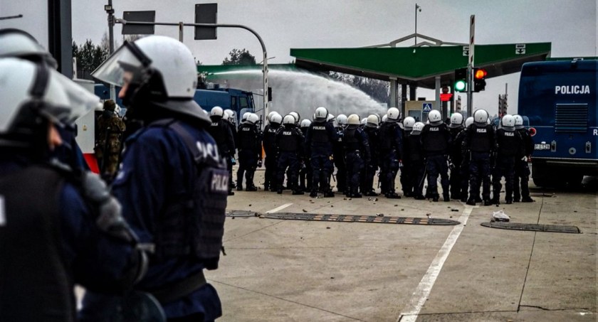 Do ochrony granicy zostanie skierowanych dodatkowo poł tysiąca policjantów