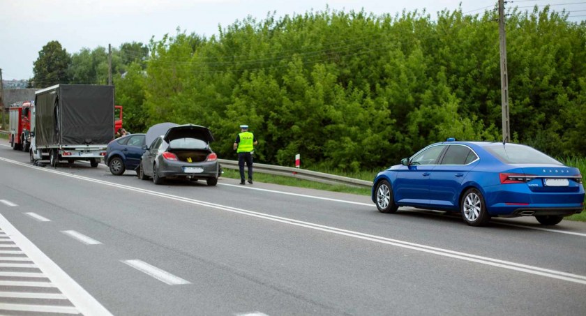 Karetka zabrała kobietę w ciąży do szpitala. Sprawczyni wypadku wcześniej piła alkohol