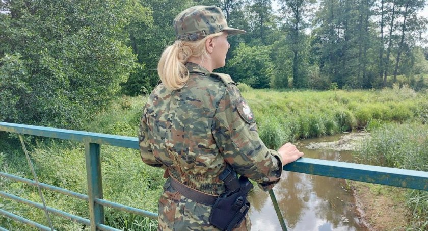Duża grupa cudzoziemców próbowała forsować polską granicę