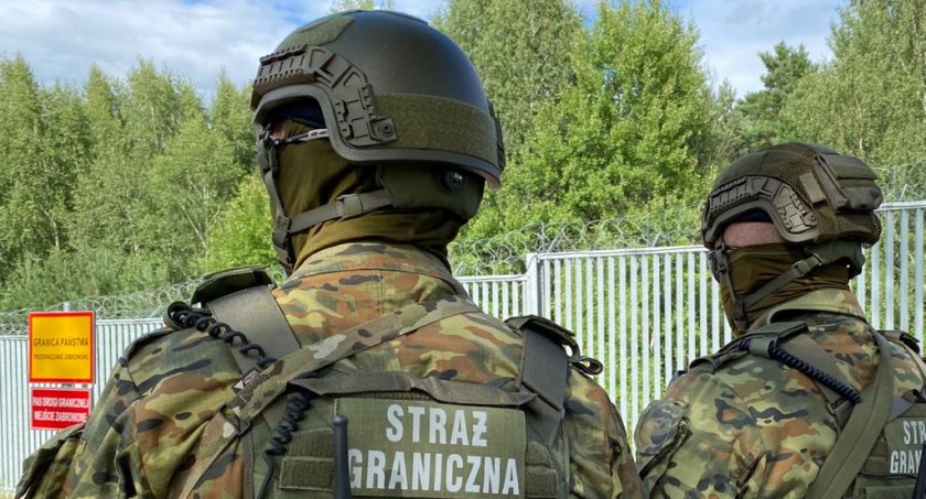 Ponad 200 cudzoziemców usiłowało przedostać się do Polski. Leciały butelki i kamienie