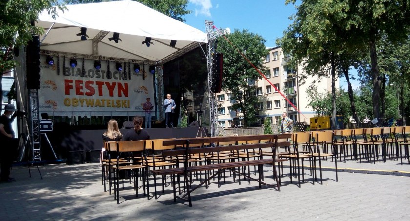 „Tłumy