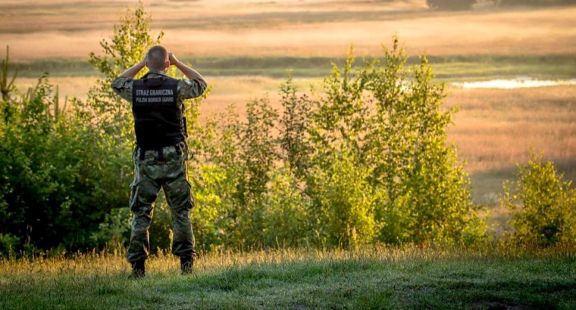 Cudzoziemcy przechodzą na polską stronę, ale są zatrzymywani
