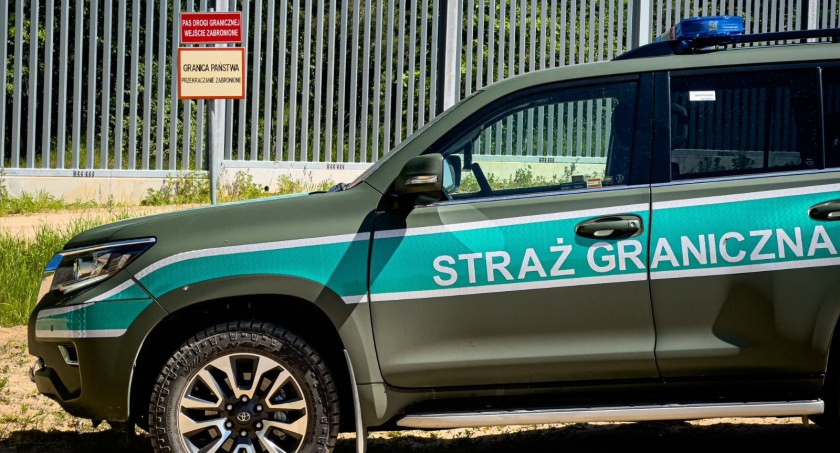 Sfrustrowani cudzoziemcy często sięgają po kamienie