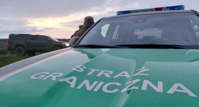 Cudzoziemcy z Białorusi bezskutecznie usiłują znaleźć słabiej zabezpieczone miejsce do przedarcia się do Polski