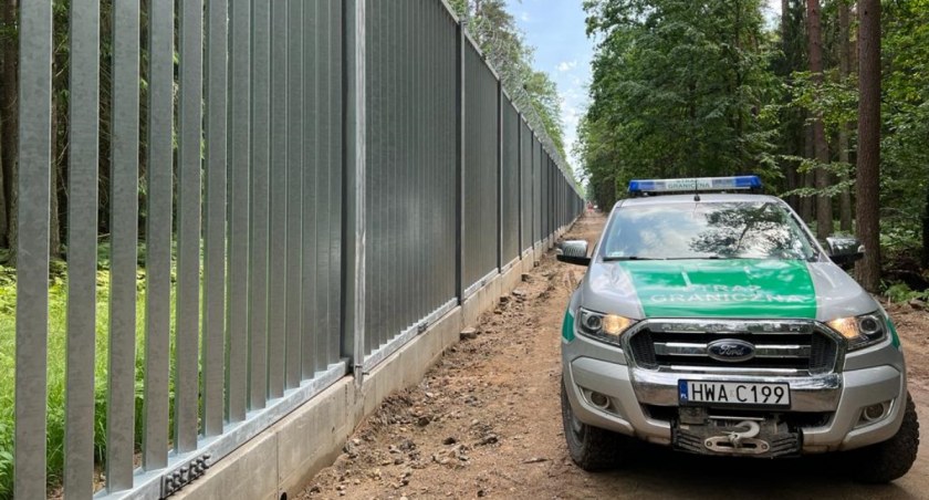 Zatrzymany Ukrainiec za przemyt nielegalnych migrantów. I zatrzymanych 17 nielegalnych migrantów