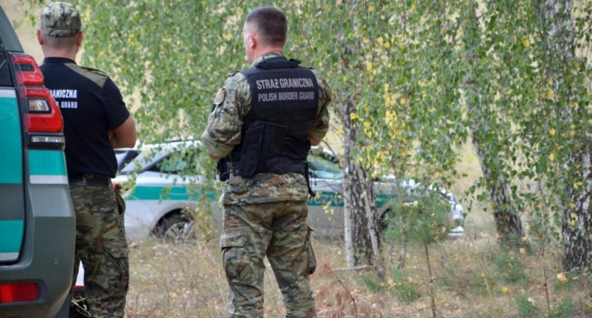 Grupa agresywnych cudzoziemców rzucała kamieniami w polskie patrole