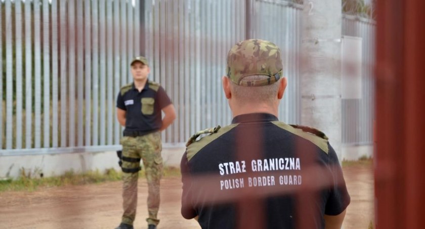 Z łopatami i szpadlami szli pod polską granicę. Nie chcieli pomagać na budowie, ani składać wniosków o pracę