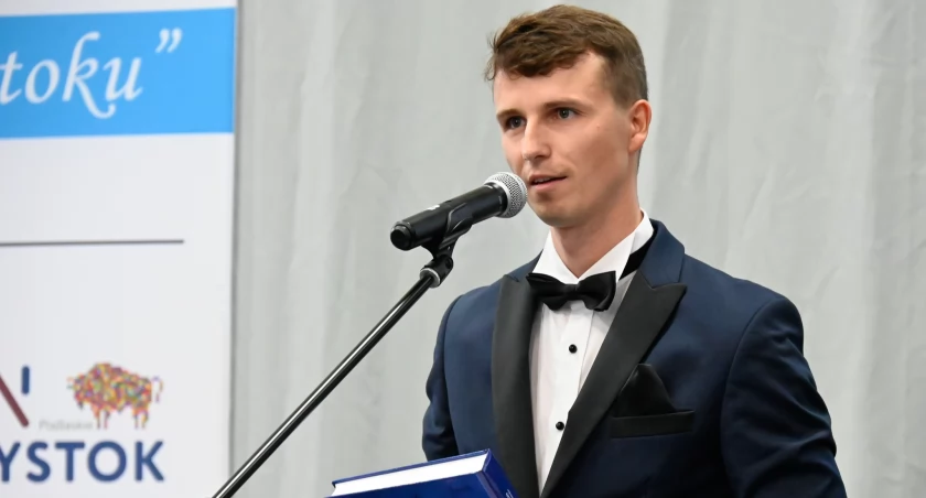 Wuefista co do pisania przystał. Karol wychodzi z drugą książką