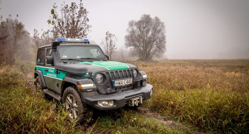 Miniony weekend na granicy polsko – białoruskiej upłynął głównie pod znakiem odpierania fizycznych ataków nielegalnych migrantów