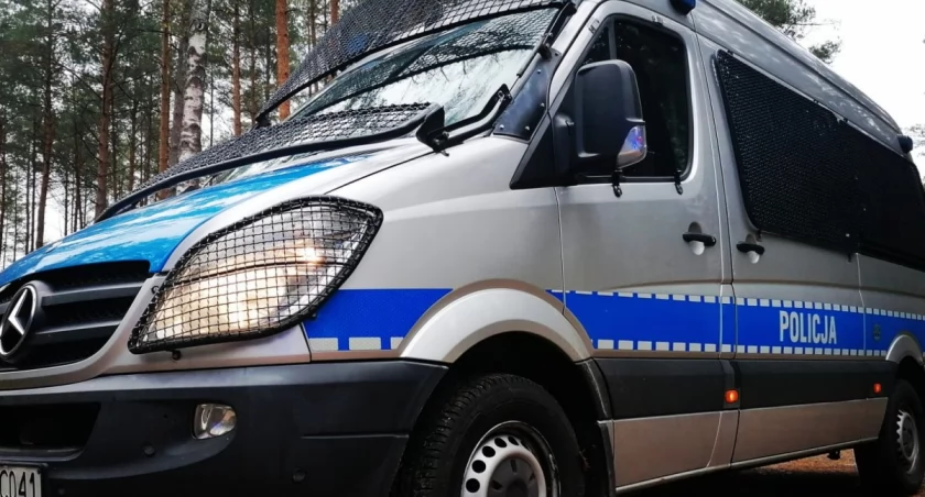 W Dubiczach Cerkiewnych policjanci zatrzymali 15-latka, który siedząc za kierownicą auta jechał z matką