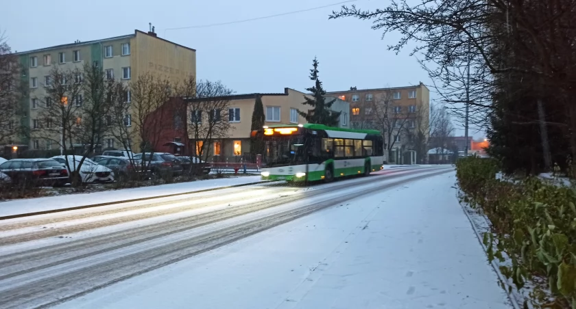 Zima jednak zaskoczyła drogowców. W Białymstoku nawet bardzo!