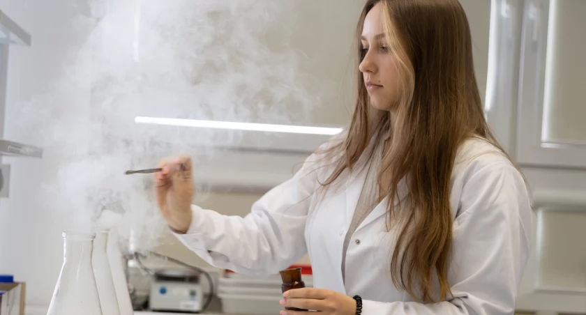 Nowe technologie nie straszne kobietom. Rozmowa z wykładowcą dr hab. Agatą Jabłońską-Trypuć, prof. PB, oraz studentką Aleksandrą Ziniewicz