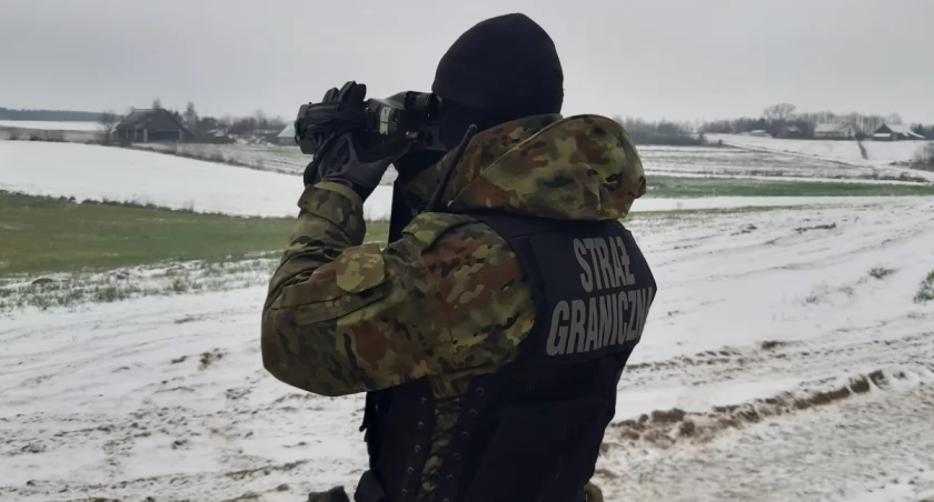 Totalny brak wyobraźni cudzoziemców. Przy ujemnych temperaturach próbowali dostać się do Polski przez graniczne rzeki