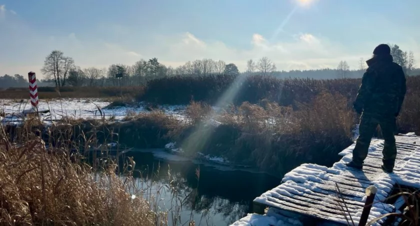 Pizga jak w kieleckim, ale migranci postawili na forsowanie rzeki