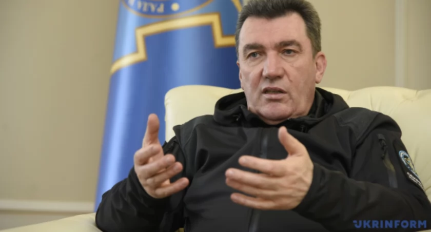 Na posiedzeniach sztabu bywają gorące spory, ale między Zełenskim a Załużnym ma nie być napięcia