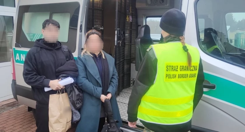 Strażnicy graniczni zatrzymali Łotysza. Przewoził nielegalnych migrantów