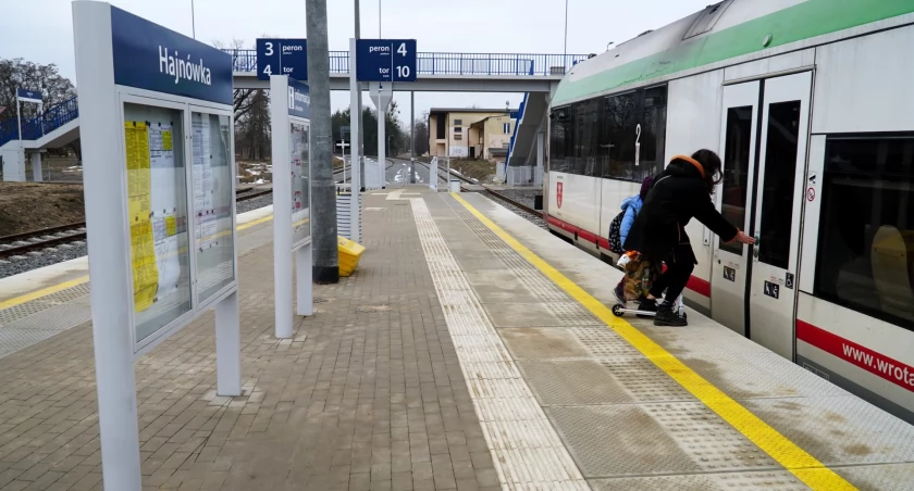 Nowy peron i urządzenia w Hajnówce - lepsza podróż dla pasażerów
