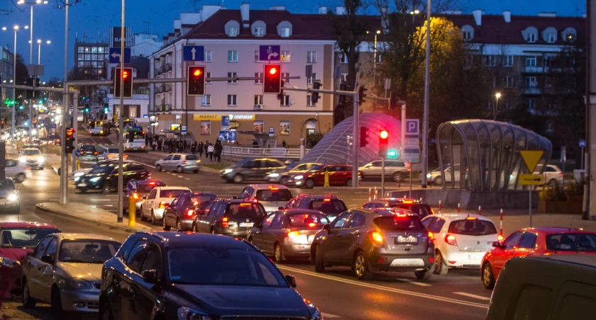 Światła do jazdy dziennej – wygoda czy lenistwo