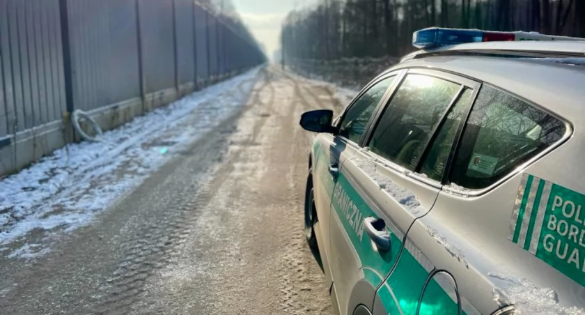 Nielegalni migranci próbowali uszkodzić zaporę na granicy
