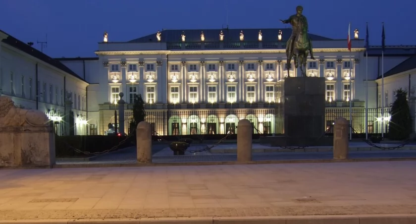 Policja wtargnęła do Pałacu Prezydenckiego by aresztować posłów Mariusza Kamińskiego i Macieja Wąsika