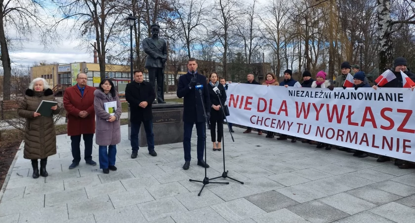 Nic o nas bez nas! Nie mogą nam warszawiacy układać życia. Protest mieszkańców Puszczy Białowieskiej