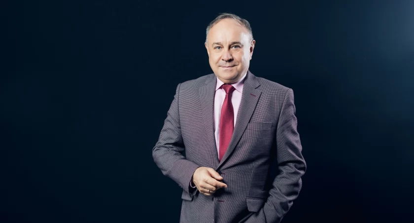 Ekspert UwB: Radni nie są od uprawiania polityki partyjnej. Mają służyć mieszkańcom