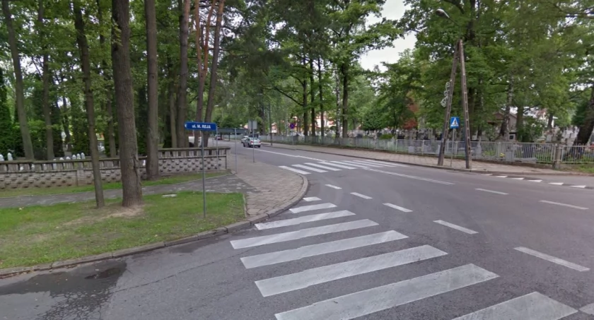 Za potrącenie rowerzystki i ucieczkę z miejsca zdarzenia odpowiada przed sądem Włodzimierz Cimoszewicz