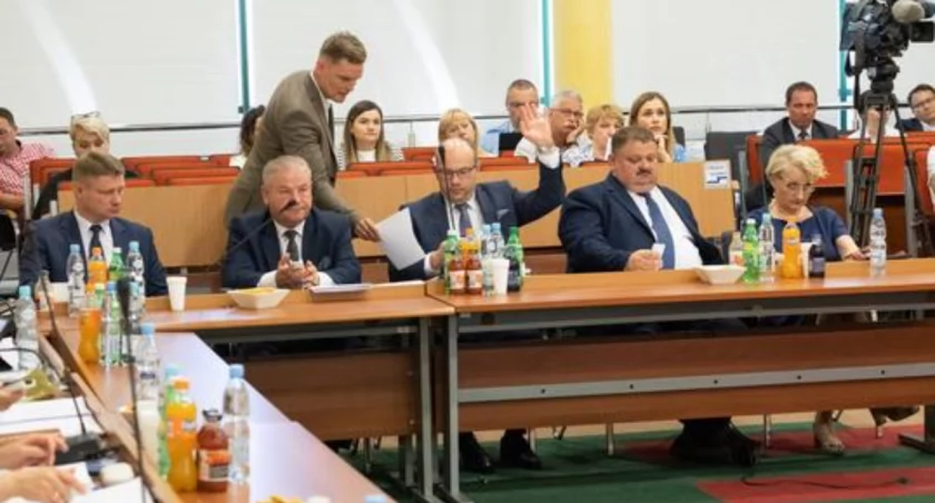 PiS utrzyma władzę w województwie podlaskim. Samodzielnie lub w koalicji