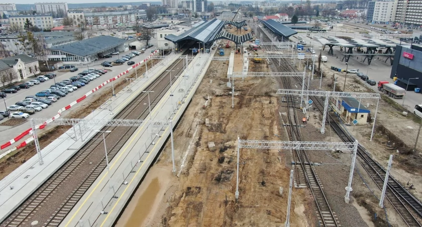 Kolej. Duże postępy prac w Białymstoku i Łapach